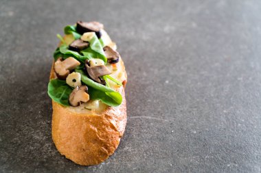 ekmek roket ve shiitake mantar