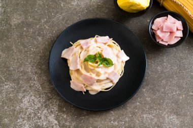 Spagetti carbonara jambon