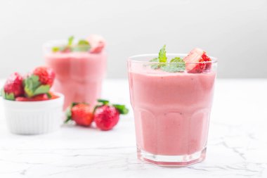 çilek smoothies milkshake