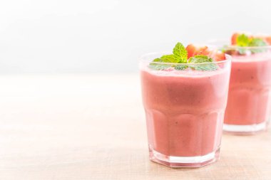 çilek smoothies milkshake