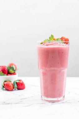 çilek smoothies milkshake
