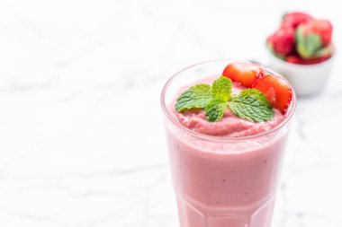 çilek smoothies milkshake