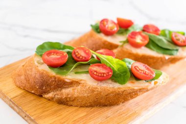 roka ve domates ekmek 