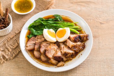 Demlenmiş Domuz bacak 