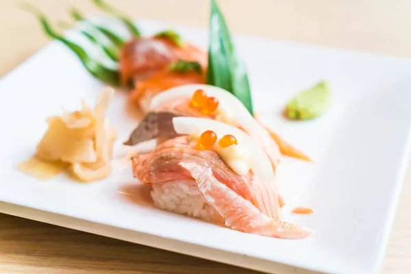 Somon sushi brut — Fotografie, imagine de stoc