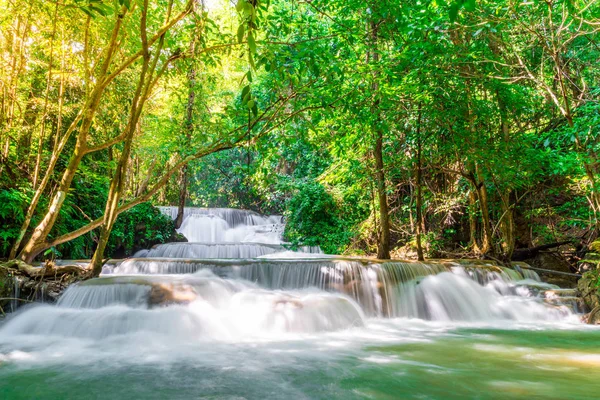 Huay Mae Kamin Waterfall v Kanchanaburi v Thajsku — Stock fotografie