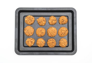 çikolata parçaları ve kaşu fındık kurabiye