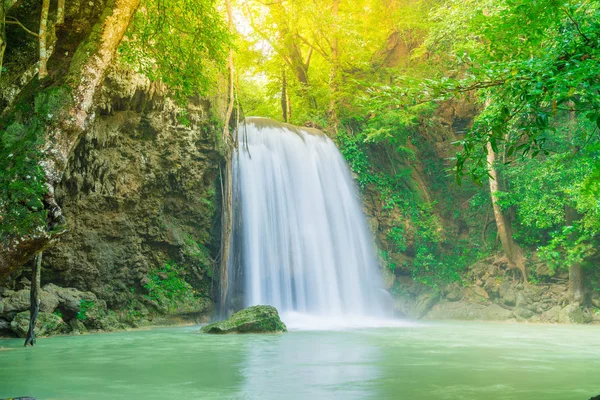 Erawan şelale, Erawan Milli Parkı Thaila içinde Kanchanaburi itibariyle