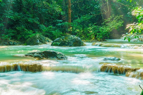 Водопад Эраван, национальный парк Эраван в Канчанабури в Тайле — стоковое фото
