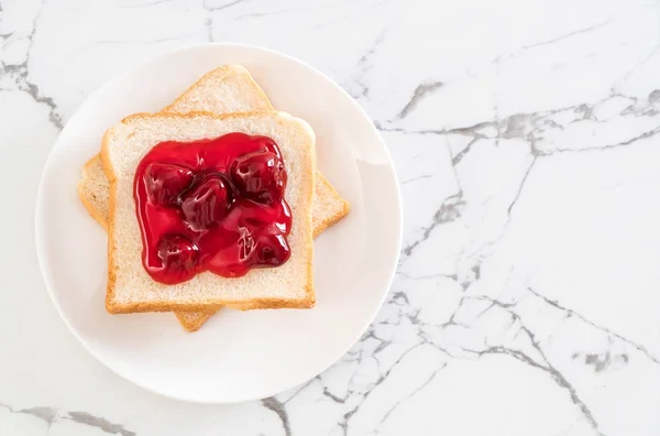 Bread with strawberry jam — Stock Photo, Image