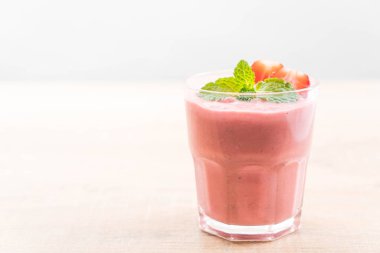 çilek smoothies milkshake