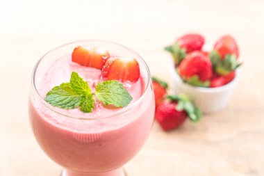 çilek smoothies milkshake