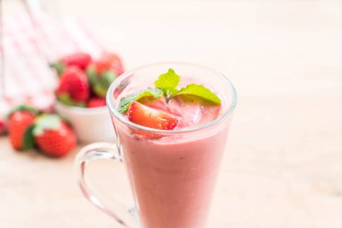 çilek smoothies milkshake