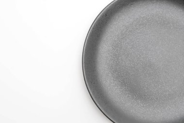 Beyaz arkaplanda siyah plaka