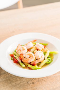 Fried kale karides ile