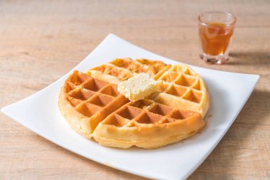 tereyağı ve bal ile waffle