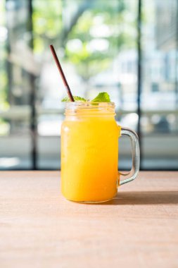 portakal suyu kavanozu