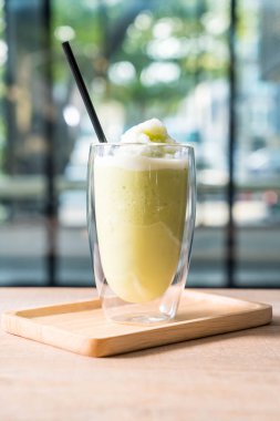 yeşil çay süt karışımı 