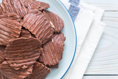 patates cipsi çikolata ile