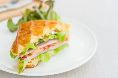 Gözleme jambonlu peynirli sandviç