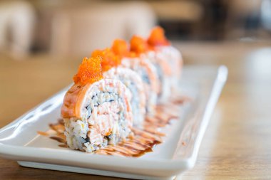 Somon suşi roll