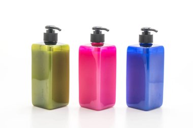 Beyaz arka plan üzerinde şampuan veya sabun şişe