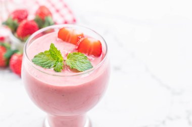 çilek smoothies milkshake
