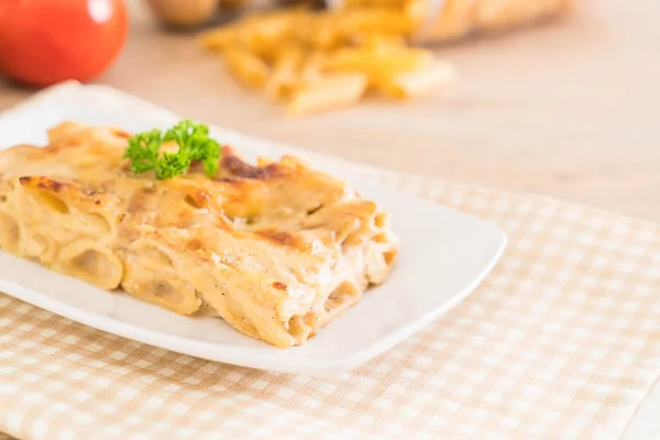 Baked penne pasta with cheese and ham — Stock Photo, Image