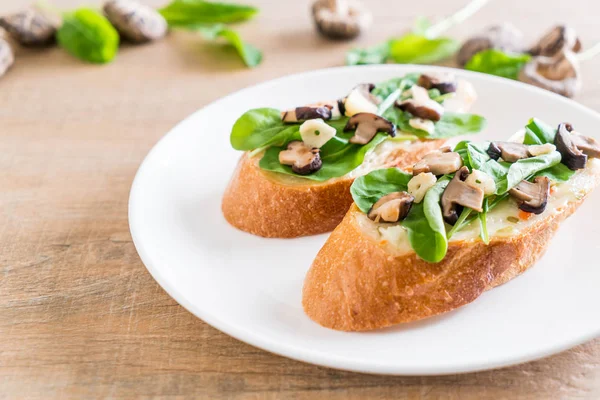 ekmek roket ve shiitake mantar