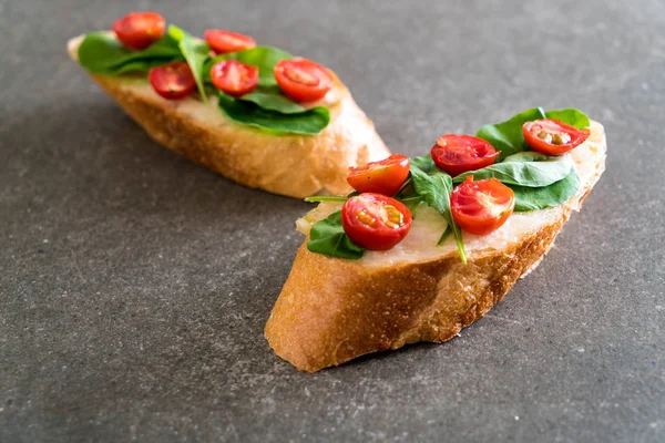 roka ve domates ekmek 