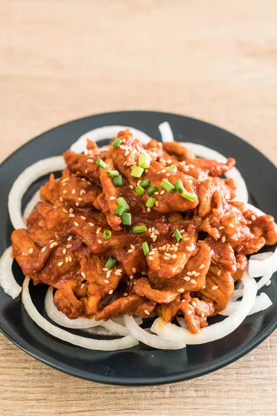 Baharatlı Kore soslu (bulgogi kızarmış domuz eti)