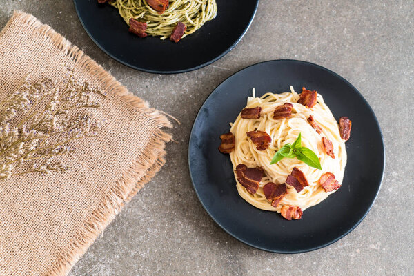 spaghetti cream cheese with bacon