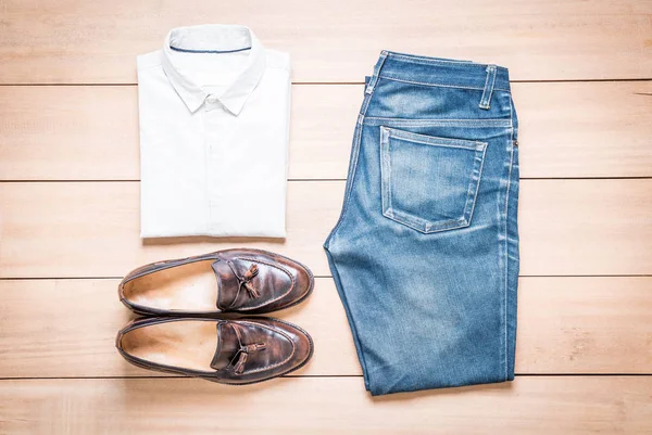 Ahşap arka plan erkekler için giyim