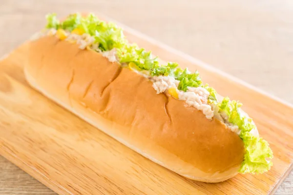 Insalata di tonno hot dog — Foto Stock