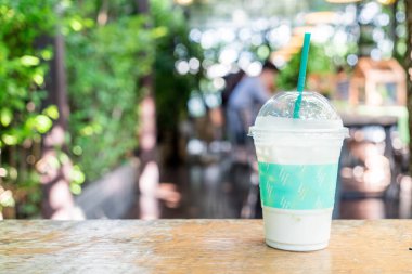 buzlu vanilyalı milkshake