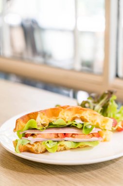 Gözleme jambonlu peynirli sandviç