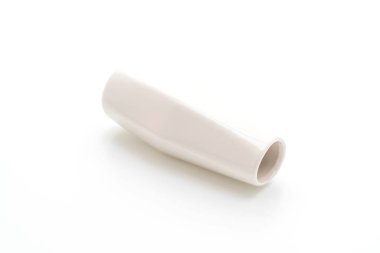 Beyaz arka plan üzerinde beyaz güzel vazo