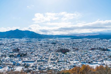 Kawaguchiko şehir manzarası ile kar 