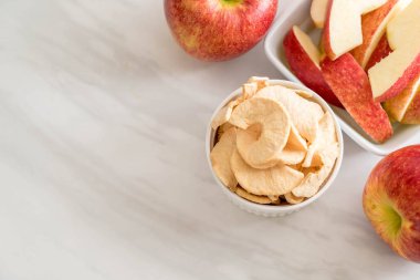 Kurutulmuş elma cips