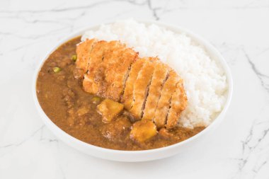 pirinç Köri soslu kızarmış pirzola domuz eti