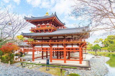 Güzel mimari Byodo içinde Kyoto tapınakta.