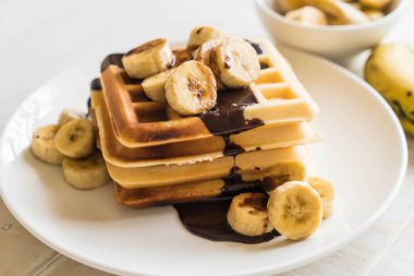 çikolata ile muz gözleme