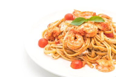 Karides ve domatesli spagetti. 