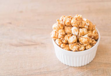 Patlamış Mısır ile karamel