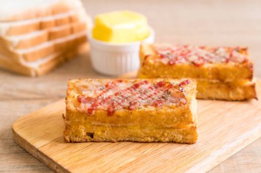 croque monsieur bacon ans egg sandwich