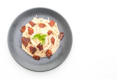 Spagetti krem peynir pastırma ile