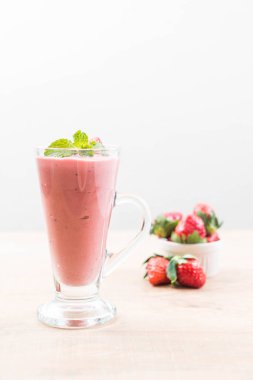 çilek smoothies milkshake