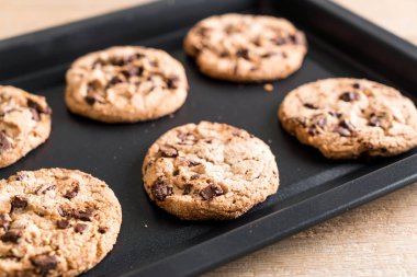 Koyu çikolata parçaları ile tanımlama