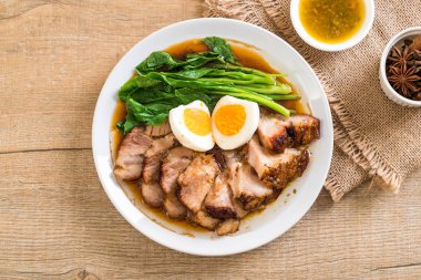 Demlenmiş Domuz bacak 