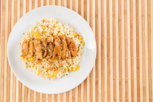 ızgara tavuk ve teriyaki soslu kızarmış pilav